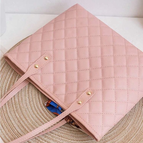 ⚠️Clearance Pink Quilted Shoulder Tote Bag - Picture 4 of 6